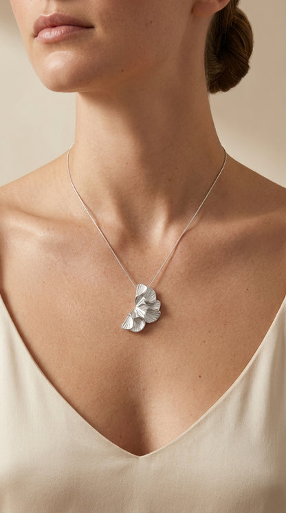 COLAR MEIA FLOR TEXTURIZADA