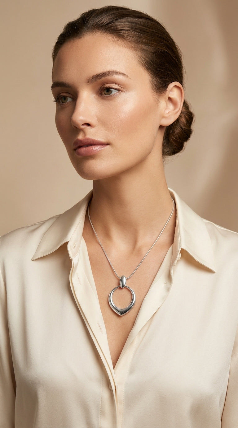 COLAR PINGENTE VAZADO