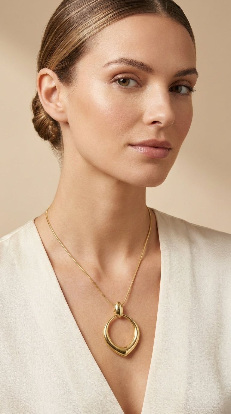 COLAR PINGENTE VAZADO