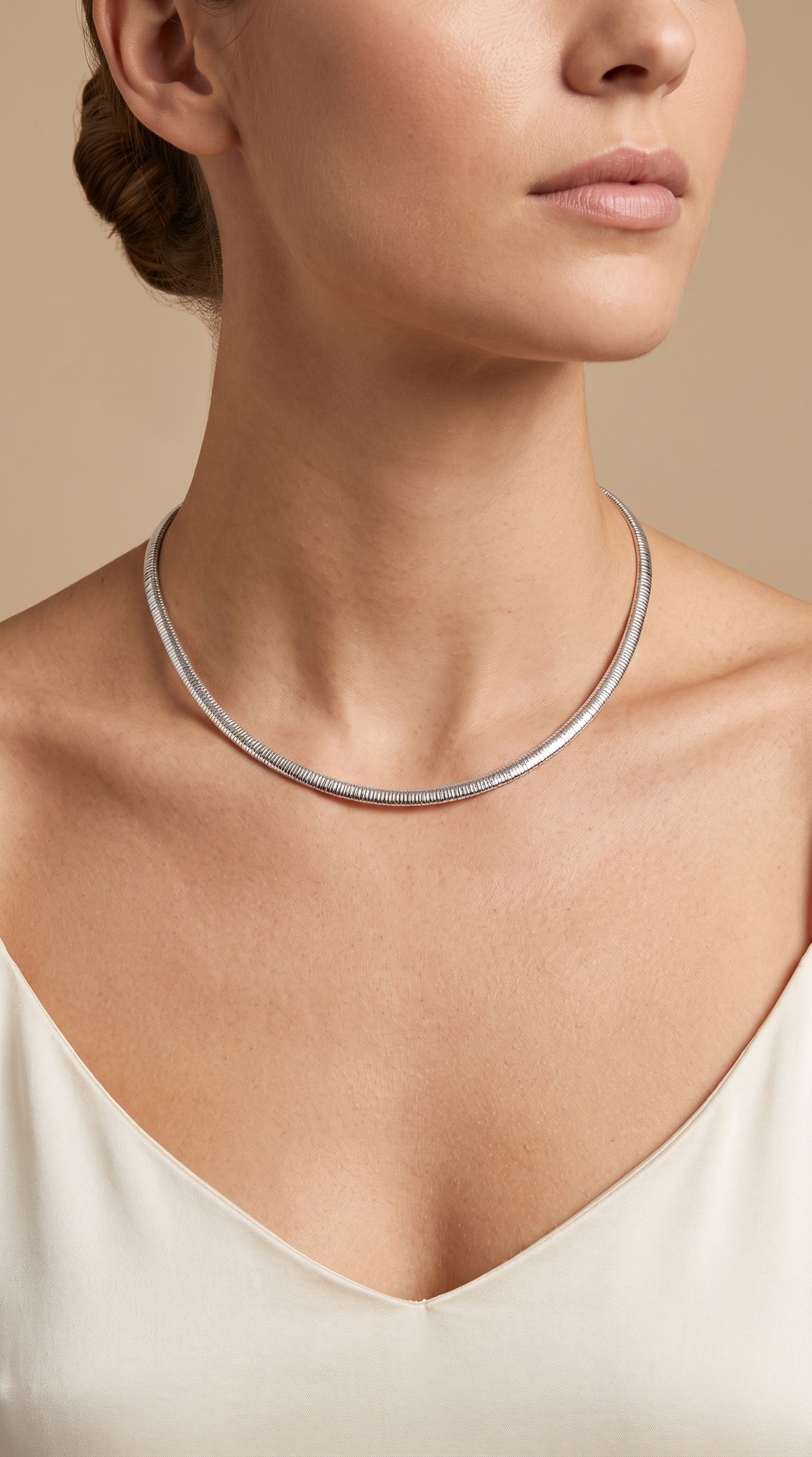 COLAR CHOKER ESTRUTURADA