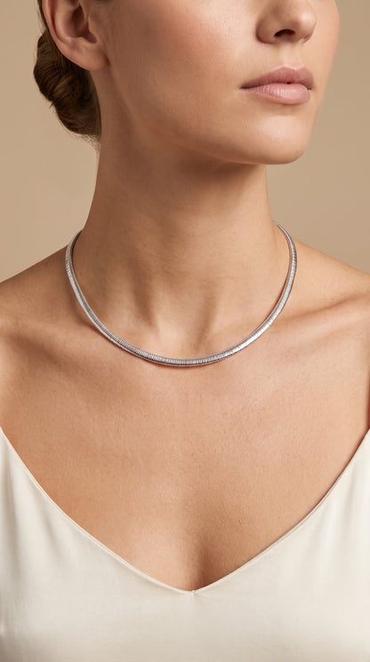 COLAR CHOKER ESTRUTURADA